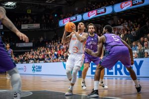 San Pablo Burgos sobrevive al ciclón Jordan Davis (87-93)