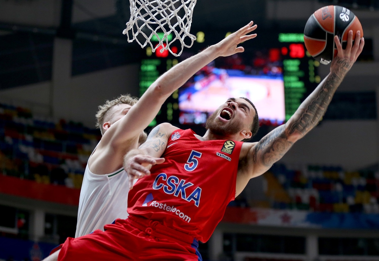 Euroliga (J12): Un triplazo de Mike James sentencia. Lorenzo Brown sorprende a Milán