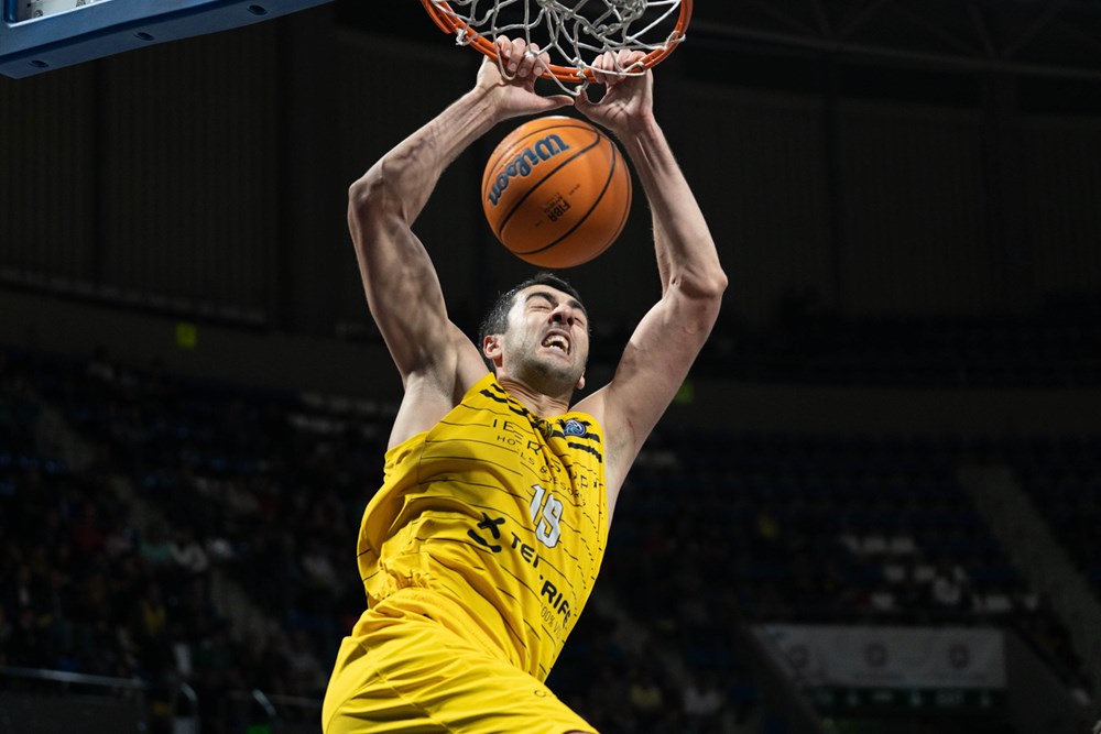 Iberostar Tenerife apaliza a Mornar Bar en la BCL (91-61)