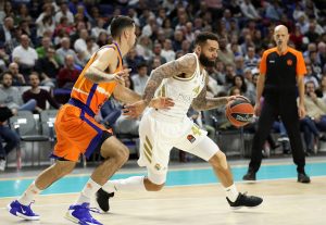El Real Madrid mete la séptima ante Valencia Basket (111-99)