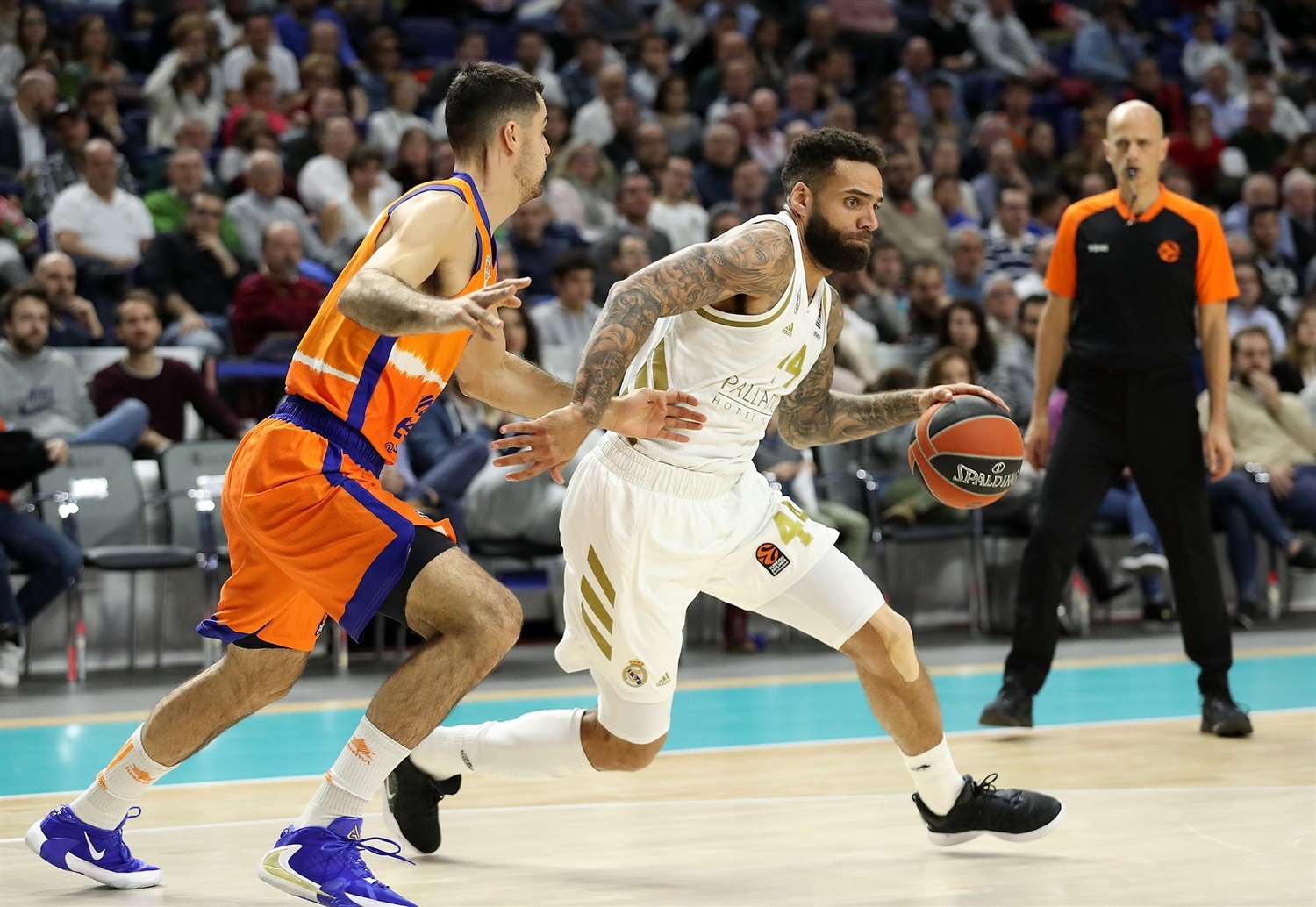 El Real Madrid mete la séptima ante Valencia Basket (111-99)