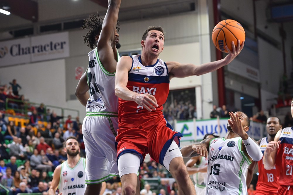 Toolson y Kravish asaltan la fortaleza del Dinamo Sassari (73-74)