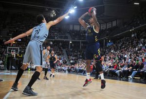 Rudy y Thompkins no permiten sorpresas ante la sorpresa de la Euroliga (77-87)