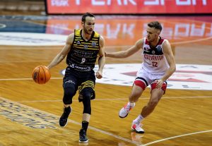 Iberostar Tenerife recupera el liderato de la BCL ante un flojo Gaziantep (65-88)