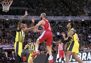 Euroliga (J17): Spanoulis hace historia y adelanta a Navarro como máximo anotador