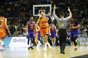 Valencia manda para casa a un Barça horrible en ataque (78-82)