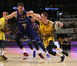 MoraBanc Andorra dominó el partido y supo sufrir en un final de infarto (85-87)