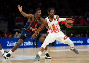 Un Baskonia muy serio quiere soñar con los ‘playoffs’ (71-65)