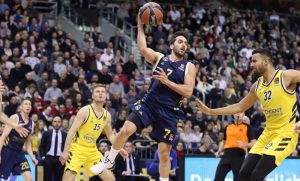 Campazzo pasa, Carroll y Randolph ejecutan (97-103)