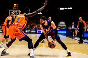 Mirotic noquea a Valencia Basket sobre la bocina (76-77)