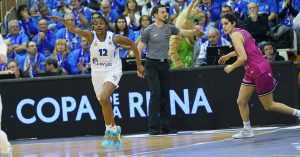 Copa de la Reina (1/2): Hayes y Laura Gil llevan a Perfumerías Avenida a la final (45-60)