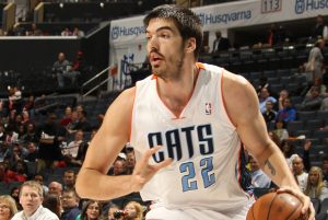 Byron Mullens aterriza en Estudiantes y Czerapowicz renueva con Obradoiro