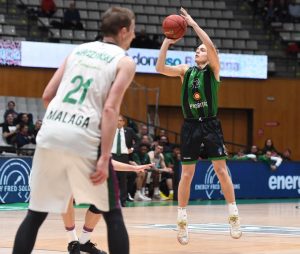 La Penya cierra la Eurocup con victoria frente a Unicaja (101-86)