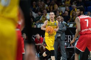 Iberostar se anota el primer punto en el carnaval de Marcelinho (85-75)