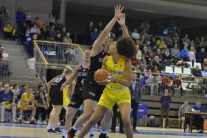 Tinara Moore, el crecimiento sin límite de la pívot de Cadí la Seu