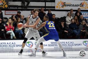 Mike Carlson: “A día de hoy no tengo una respuesta oficial sobre nuestros contratos”