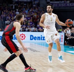 Facundo Campazzo dirige la maquinaria blanca para seguir de dulce (76-67)