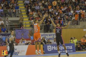 Mike Torres da el salto LEB-ACB de la mano del Coosur Real Betis