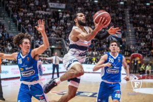 Analizando a Kassius Robertson, el nuevo francotirador de Monbus Obradoiro