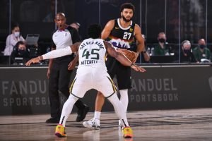 Playoffs NBA: Jokic da el pase a Denver en un sufrido partido mientras Boston pone el 2-0