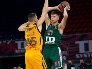 Giedraitis y Polonara doblegan a un Khimki en cuadro (77-60)