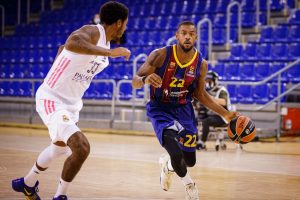 El Barça ahonda en la herida del Real Madrid (79-72)