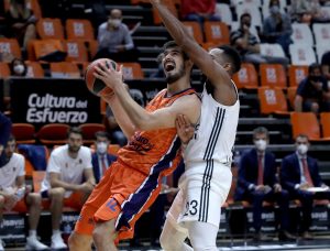 Valencia sufre para doblegar la resistencia de Asvel Villeurbanne (65-63)