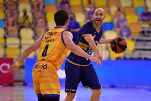 Albert Oliver se queda en Monbus Obradoiro hasta final de temporada