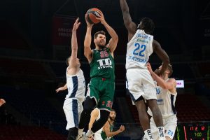 El Zenit impone su juego frente a un apagado Baskonia (70-77)