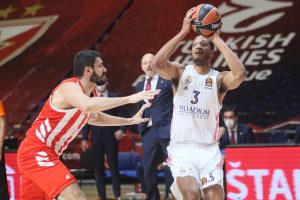 El “factor Tavares” y los puntos de Randolph le dan la victoria al Real Madrid (67-73)
