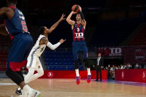 Un desatado ‘Shaquille Fall’ conquista Vitoria (86-88)