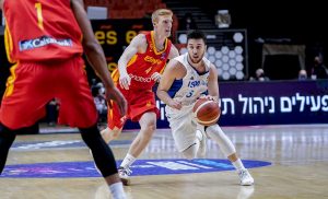Israel remonta 18 puntos de la mano de Tamir Blatt (95-87)