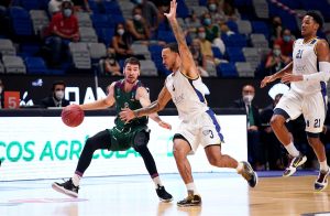 Unicaja incurre en sus errores recurrentes en la visita al Metropolitans (90-80)