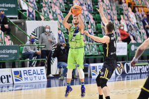 Un parcial de 29 a 7 en el tercer cuarto hunde a un desquiciado Iberostar Tenerife (92-72)