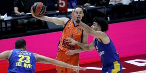 Valencia recurre a la épica, remonta a Maccabi y firma el sexto triunfo (82-80)