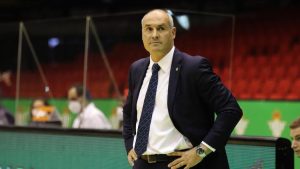 Curro Segura, destituido como entrenador de Coosur Real Betis