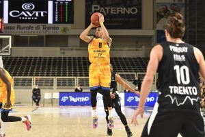 La mejora defensiva y la aparición de Beirán aseguran la primera plaza (56-67)