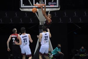 En el partido de los ciegos Dos Anjos fue el rey (64-69)