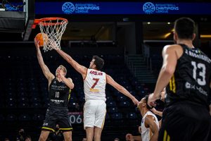 Sasu Salin lidera otra exhibición ofensiva de Iberostar Tenerife (89-104)