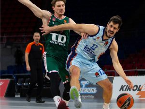 El carácter Baskonia y Polonara remontan a Valencia Basket (71-70)