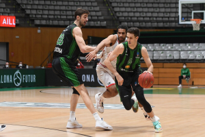 La Penya vence con solvencia y asegura la primera plaza (90-75)