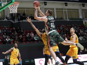 El ataque de UNICS se impone a la defensa de Herbalife tras el descanso (73-62)