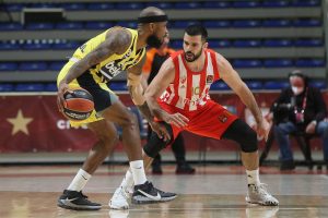 Euroliga (J18): Brown salva a Fenerbahce. Maccabi gana fácil a ALBA. XP arrasa a sus ex