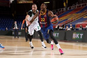 Cory Higgins sigue en modo MVP y el Barça se mantiene como líder indiscutible (86-62)