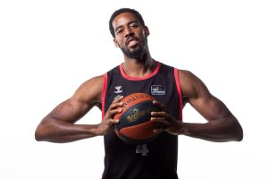 Alade Aminu sale de Bilbao rumbo a Irán