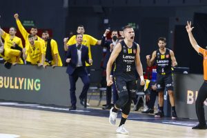 Lenovo Tenerife domina y presenta su candidatura (87-76)