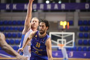 Beirán y Slaughter cambian la cara del Herbalife que sigue con opciones (81-85)