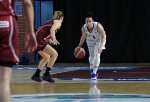 Silvia Domínguez dirige, Samuelson ejecuta y Perfumerías Avenida pone el 1-0 (55-77)