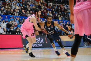 El Zenit minimiza al Barça y fuerza el quinto partido (74-61)