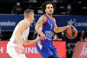 Anadolu Efes asesta el segundo golpe al Real Madrid (91-68)